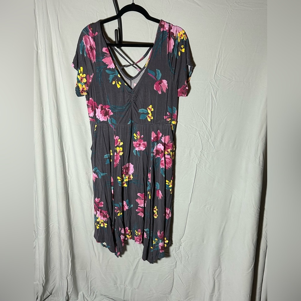 Torrid gray asymmetrical Floral Midi Dress super soft